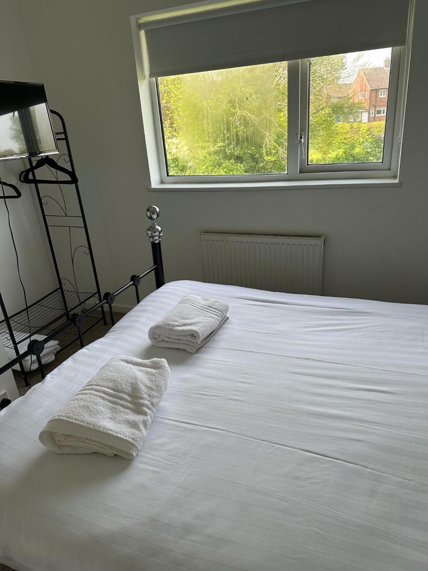 House Number 8 Sleeps Up To 6 People With Smart Tvs In Every Room Wellington  Extérieur photo